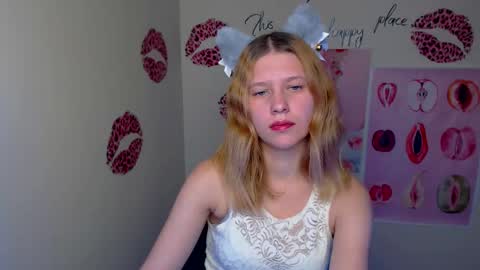 Snapshot of crystalgirl__ chatting on November 23, 7:24 pm Stella online show from November 23, 7:24 pm