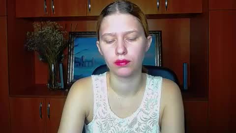 Snapshot of crystalgirl__ chatting on November 27, 7:32 am Stella online show from November 27, 7:32 am