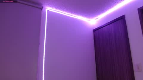 Snapshot of crystalitesq chatting on January 11, 3:23 am Olivia  online show from January 11, 3:23 am