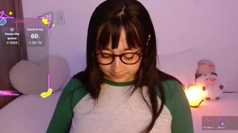 Snapshot of crystalitesq chatting on October 23, 12:32 am Olivia  online show from October 23, 12:32 am