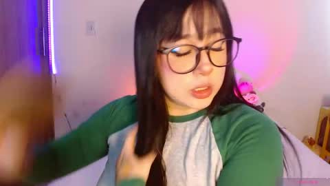 Snapshot of crystalitesq chatting on May 9, 1:16 pm Olivia online show from May 9, 1:16 pm