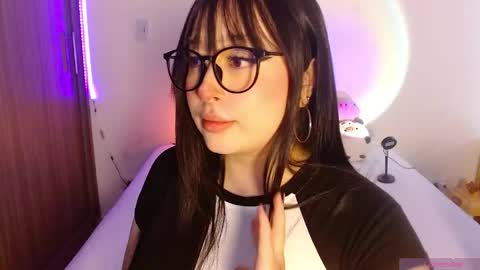 Snapshot of crystalitesq chatting on May 17, 1:29 pm Olivia online show from May 17, 1:29 pm