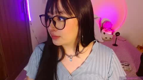 Snapshot of crystalitesq chatting on May 25, 2:17 am Olivia online show from May 25, 2:17 am