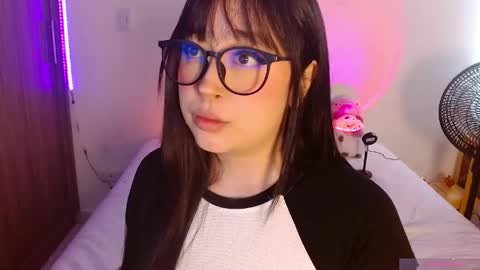 Snapshot of crystalitesq chatting on June 4, 1:28 pm Olivia online show from June 4, 1:28 pm