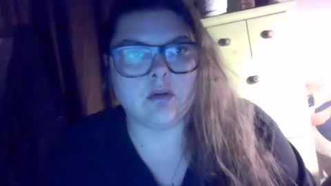 Snapshot of crystalizzzee chatting on January 3, 6:11 am Herekittykitty69 online show from January 3, 6:11 am