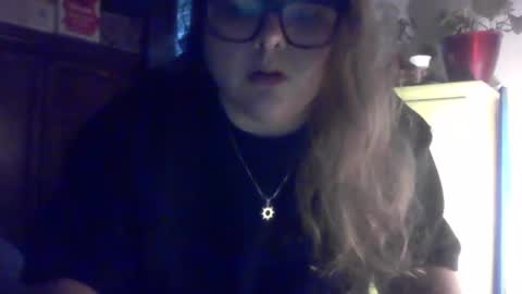 Snapshot of crystalizzzee chatting on February 15, 10:52 pm Herekittykitty69 online show from February 15, 10:52 pm