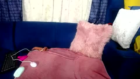 Snapshot of crystaljes chatting on September 21, 2:08 pm crystaljes online show from September 21, 2:08 pm