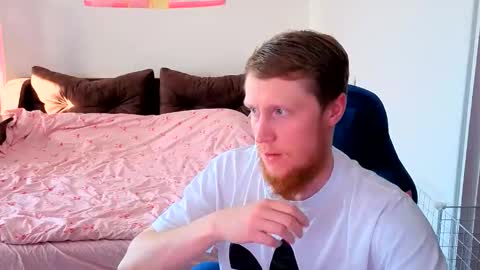 Snapshot of crystall_kira chatting on June 4, 12:33 pm crystall_kira online show from June 4, 12:33 pm