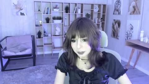 Snapshot of crystallbloom chatting on October 28, 4:20 pm crystallbloom online show from October 28, 4:20 pm