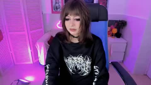 Snapshot of crystallbloom chatting on November 5, 4:18 pm crystallbloom online show from November 5, 4:18 pm