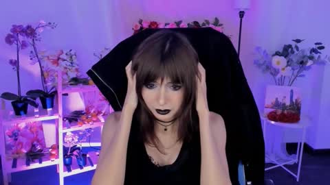 Snapshot of crystallbloom chatting on December 16, 5:18 pm crystallbloom online show from December 16, 5:18 pm