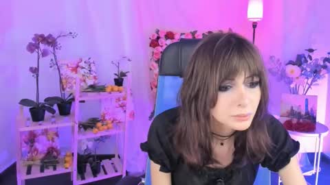 Snapshot of crystallbloom chatting on December 21, 7:21 pm crystallbloom online show from December 21, 7:21 pm