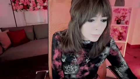 Snapshot of crystallbloom chatting on February 7, 1:26 pm crystallbloom online show from February 7, 1:26 pm