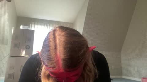 Snapshot of crystallee170 chatting on October 30, 9:15 pm CrystalBabyy online show from October 30, 9:15 pm