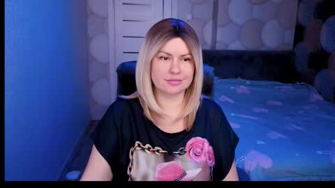 Snapshot of crystallleyes chatting on September 30, 3:55 am CrystalllEyes online show from September 30, 3:55 am