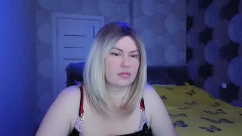 Snapshot of crystallleyes chatting on October 20, 2:45 am CrystalllEyes online show from October 20, 2:45 am