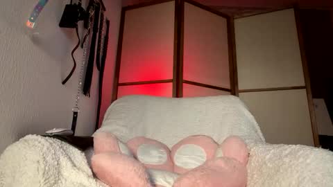 Snapshot of crystalmolly chatting on April 27, 7:56 pm Molly Moore online show from April 27, 7:56 pm