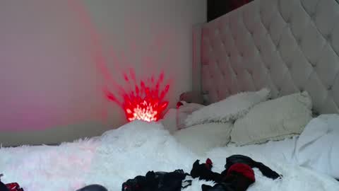 Snapshot of crystalsweet2000 chatting on December 20, 2:41 am MissCrystal online show from December 20, 2:41 am