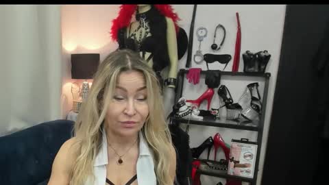 CrystalHotty online show from March 17, 6:17 am