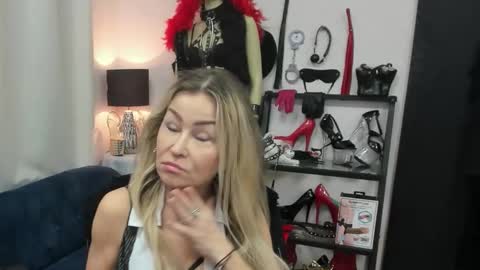 CrystalHotty online show from March 18, 5:32 am