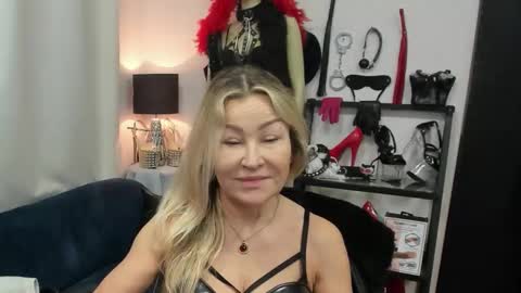CrystalHotty online show from March 30, 4:57 am