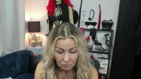 Snapshot of crystalxohotty chatting on May 19, 4:52 am CrystalHotty online show from May 19, 4:52 am