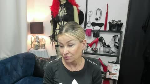Snapshot of crystalxohotty chatting on May 22, 4:30 am CrystalHotty online show from May 22, 4:30 am