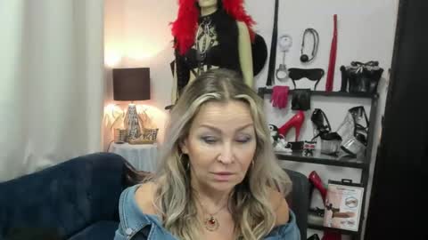 Snapshot of crystalxohotty chatting on June 17, 4:26 am CrystalHotty online show from June 17, 4:26 am