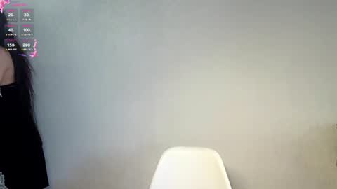 Snapshot of crystlepipkins chatting on June 23, 7:17 am Diana online show from June 23, 7:17 am