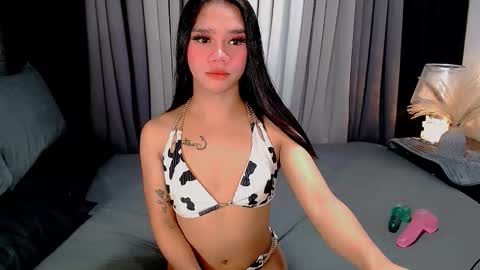 Snapshot of crytastal_lust1212 chatting on October 13, 8:36 am bea takashi online show from October 13, 8:36 am