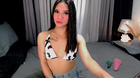 Snapshot of crytastal_lust1212 chatting on October 16, 9:43 am bea takashi online show from October 16, 9:43 am