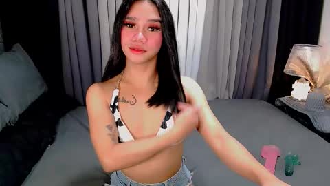 Snapshot of crytastal_lust1212 chatting on October 19, 12:28 pm bea takashi online show from October 19, 12:28 pm