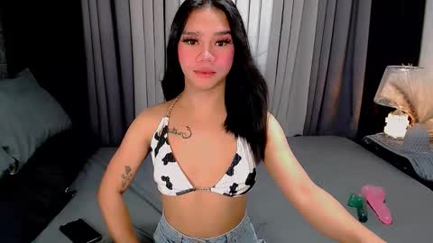 Snapshot of crytastal_lust1212 chatting on October 20, 8:15 am bea takashi online show from October 20, 8:15 am