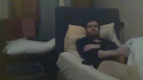 Snapshot of cs014g8493 chatting on December 4, 1:36 am chris online show from December 4, 1:36 am