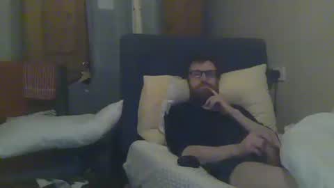 Snapshot of cs014g8493 chatting on December 14, 2:56 am chris online show from December 14, 2:56 am