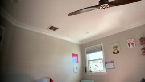 Snapshot of cubanwetdreamdoll chatting on April 20, 8:10 pm Thick Cuban Laz online show from April 20, 8:10 pm