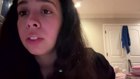 Snapshot of cubanwetdreamdoll chatting on April 30, 12:06 am Thick Cuban Laz online show from April 30, 12:06 am