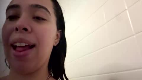 Snapshot of cubanwetdreamdoll chatting on May 10, 5:51 pm Thick Cuban Laz online show from May 10, 5:51 pm