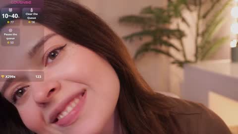 Snapshot of cuddlebyyou chatting on October 29, 6:20 pm Ellie online show from October 29, 6:20 pm