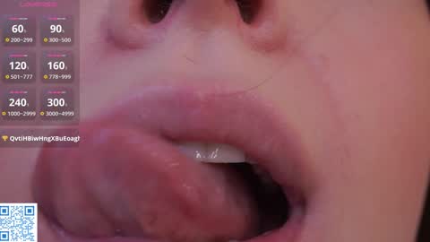 Snapshot of cuddlebyyou chatting on November 10, 2:38 pm Ellie online show from November 10, 2:38 pm