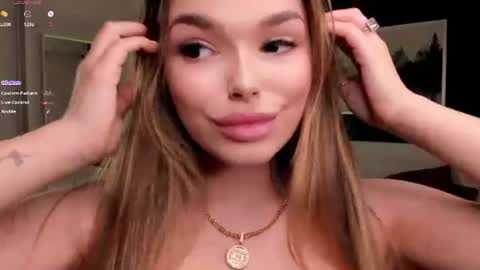 Snapshot of cuddles_jane chatting on August 2, 9:52 am Silvia online show from August 2, 9:52 am