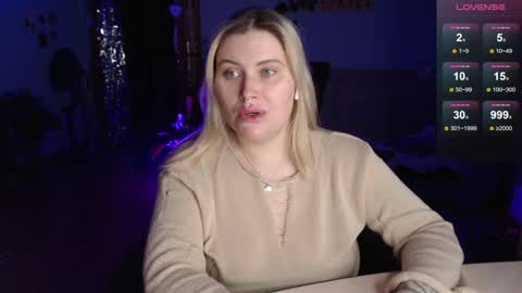 Snapshot of cuddlieschris chatting on December 5, 10:44 am Chris online show from December 5, 10:44 am