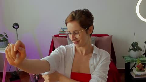 Snapshot of cuddlingbunnny chatting on December 23, 5:32 pm Leonela online show from December 23, 5:32 pm