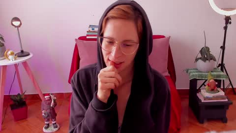 Snapshot of cuddlingbunnny chatting on December 24, 3:26 pm Leonela online show from December 24, 3:26 pm