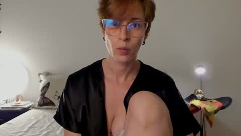 Snapshot of cuddlingbunnny chatting on January 3, 9:15 pm Leonela online show from January 3, 9:15 pm