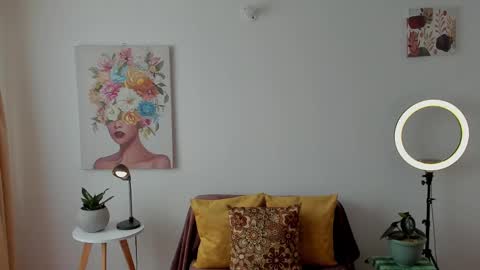 Snapshot of cuddlingbunnny chatting on February 16, 3:27 pm Leonela online show from February 16, 3:27 pm