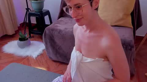 Snapshot of cuddlingbunnny chatting on February 23, 6:12 pm Leonela online show from February 23, 6:12 pm