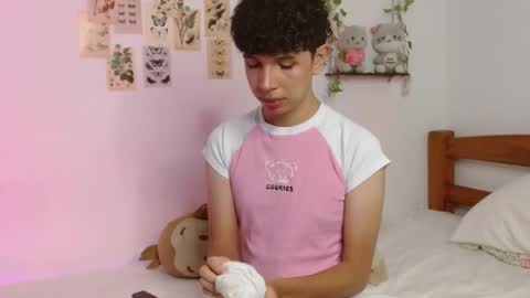 Snapshot of cuddly_twinkie chatting on May 24, 7:46 am Cuddly online show from May 24, 7:46 am