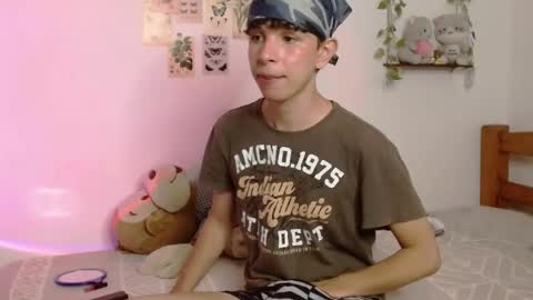 Snapshot of cuddly_twinkie chatting on June 5, 7:41 pm Cuddly online show from June 5, 7:41 pm