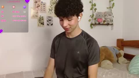 Snapshot of cuddly_twinkie chatting on June 15, 8:33 pm Cuddly online show from June 15, 8:33 pm